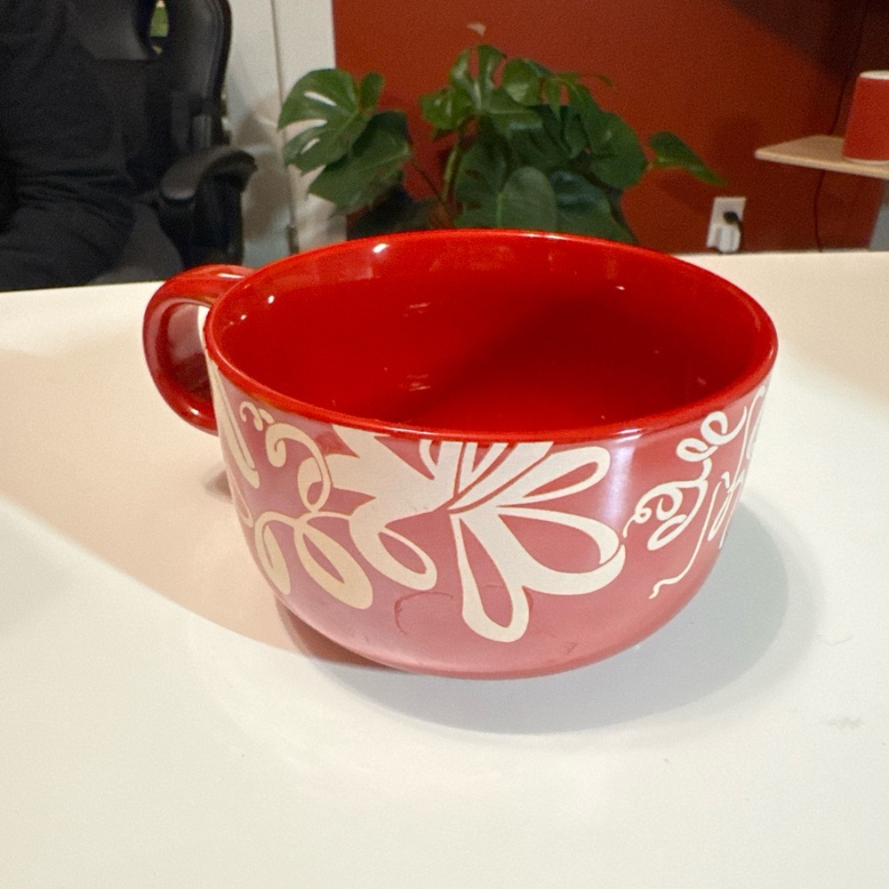 Starbucks Christmas red ribbon 2023 holiday coffee mug 16 ounce ceramic soup cup